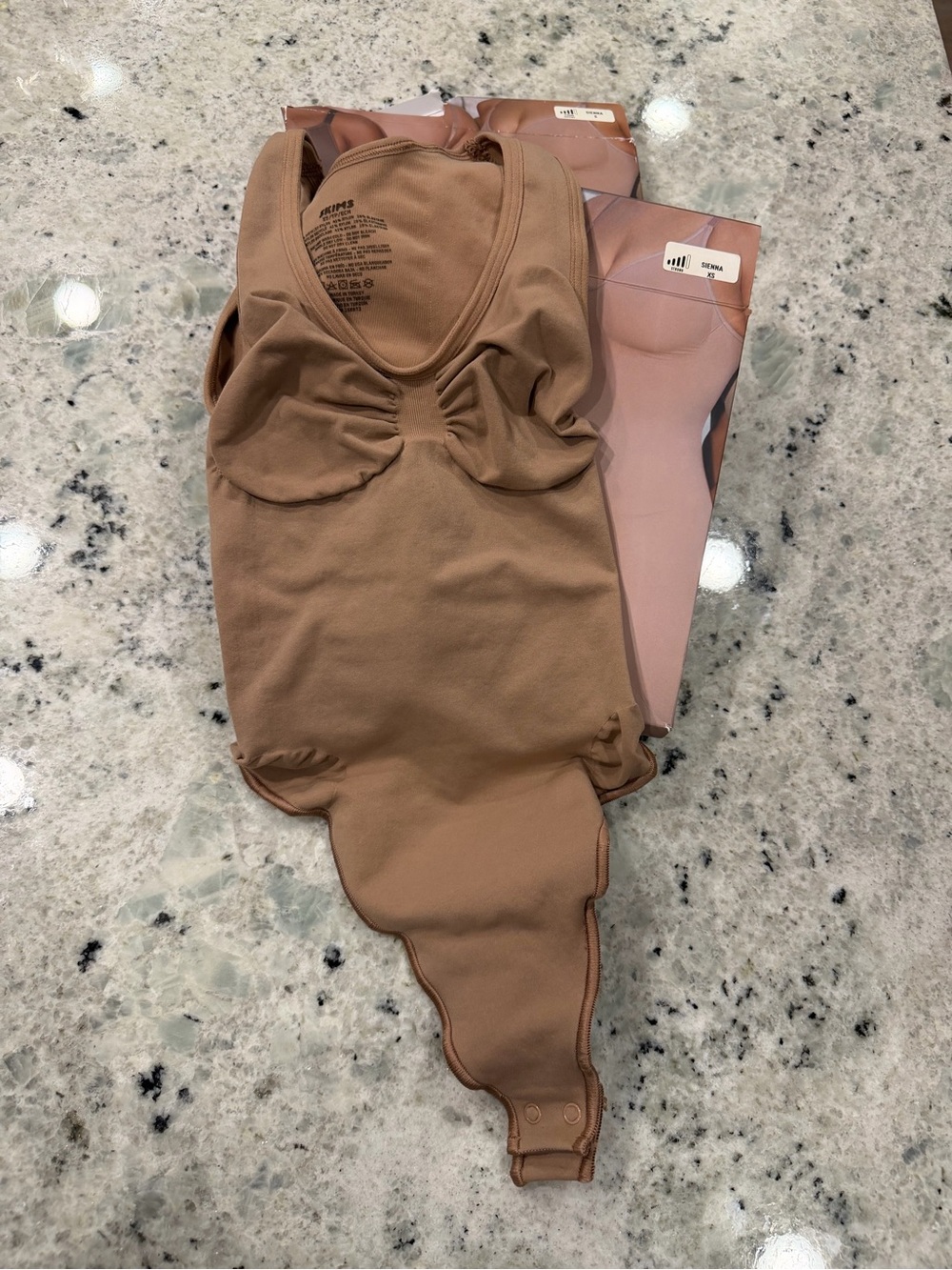 Nordstrom Customer Return *  SKIMS Seamless Sculpt Scoop Neck Bodysuit